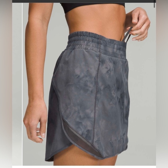 Lululemon Diamond Dye Pitch Grey Graphite Hotty Hot Size 4 Long High-Rise Skirt - Picture 12 of 12